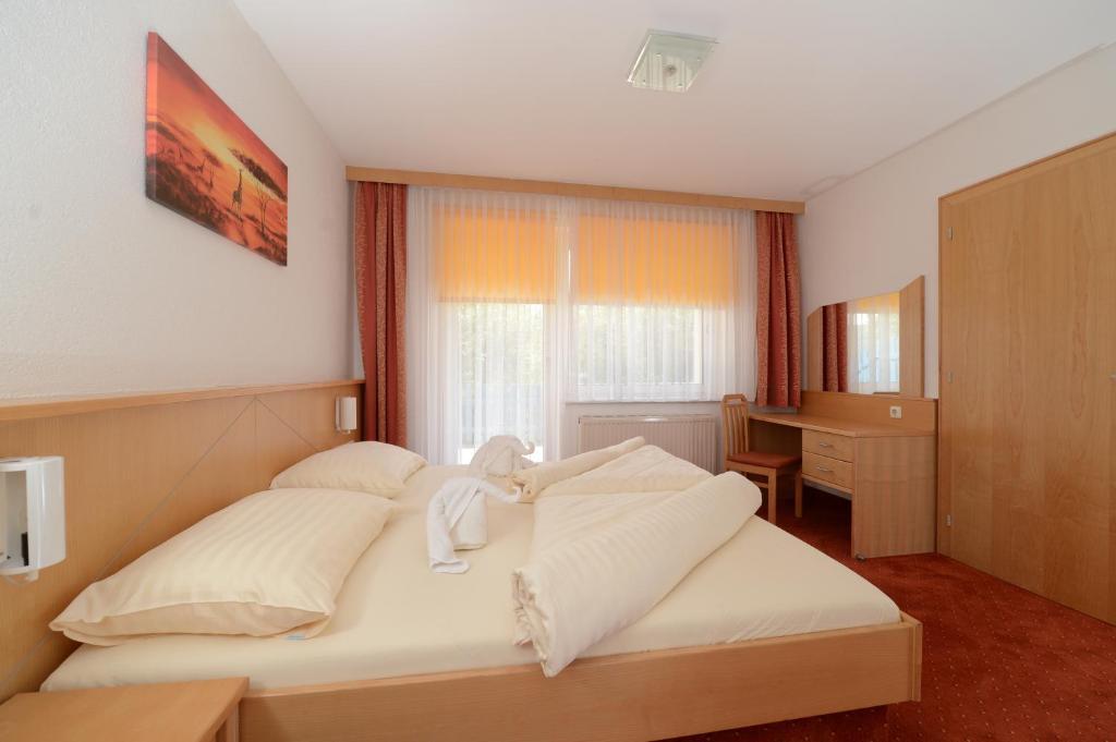 Superior One-Bedroom Apartment Balcony Lake View